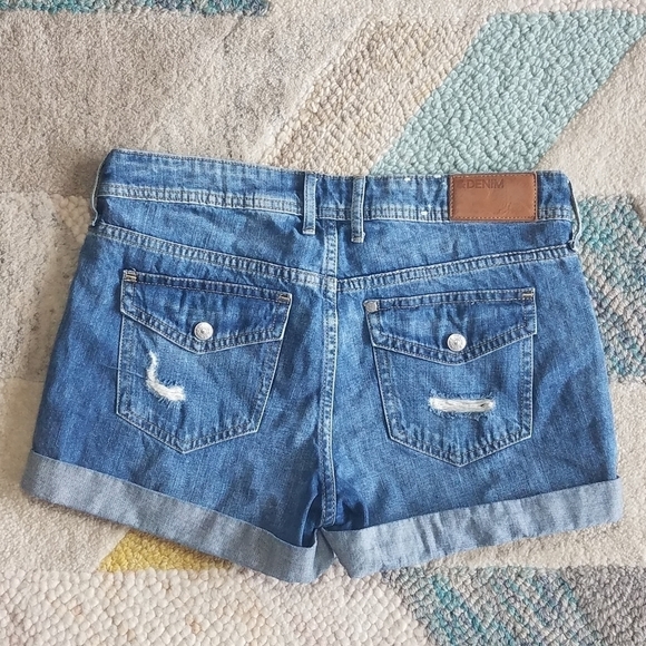 HM Distressed Jean Shots with Button Pocket 6 - Picture 2 of 4